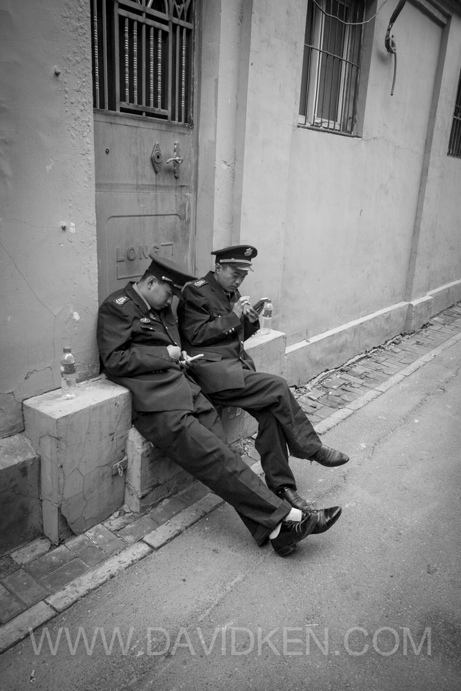 La police sur smartphone à Pékin_06 octobre 2013_DavidKen